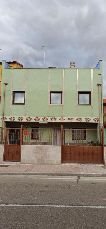 Apartamentos Turisticos Las 3 Golondrinas Peñafiel Exterior foto